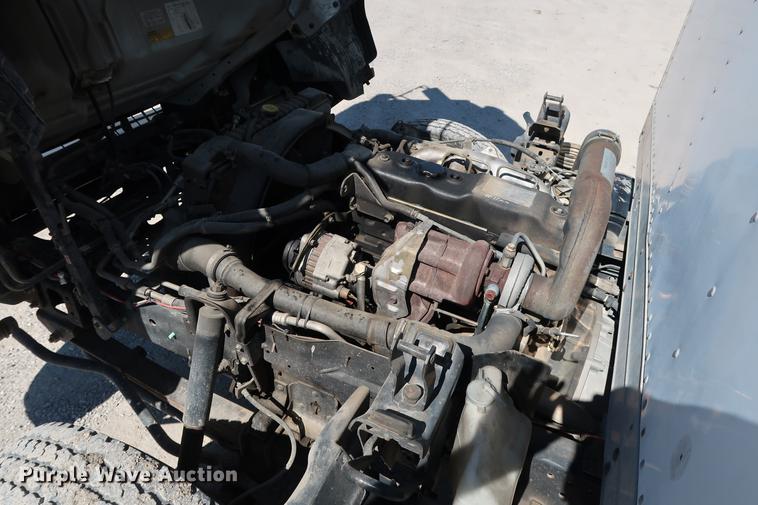 image for item DD5330 1998 Isuzu NPR box truck