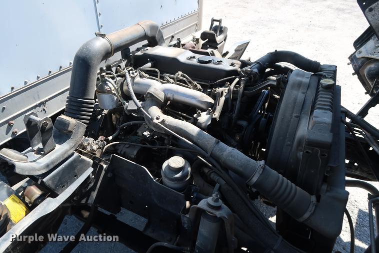 image for item DD5330 1998 Isuzu NPR box truck