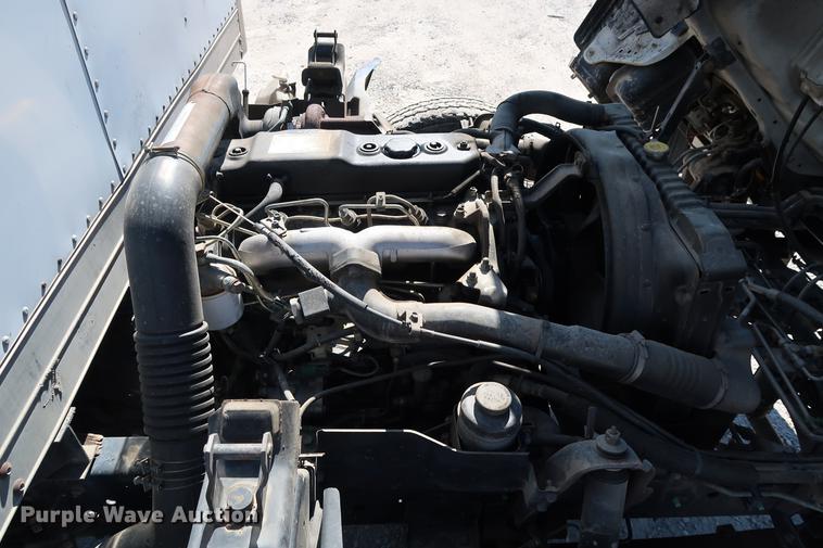 image for item DD5330 1998 Isuzu NPR box truck