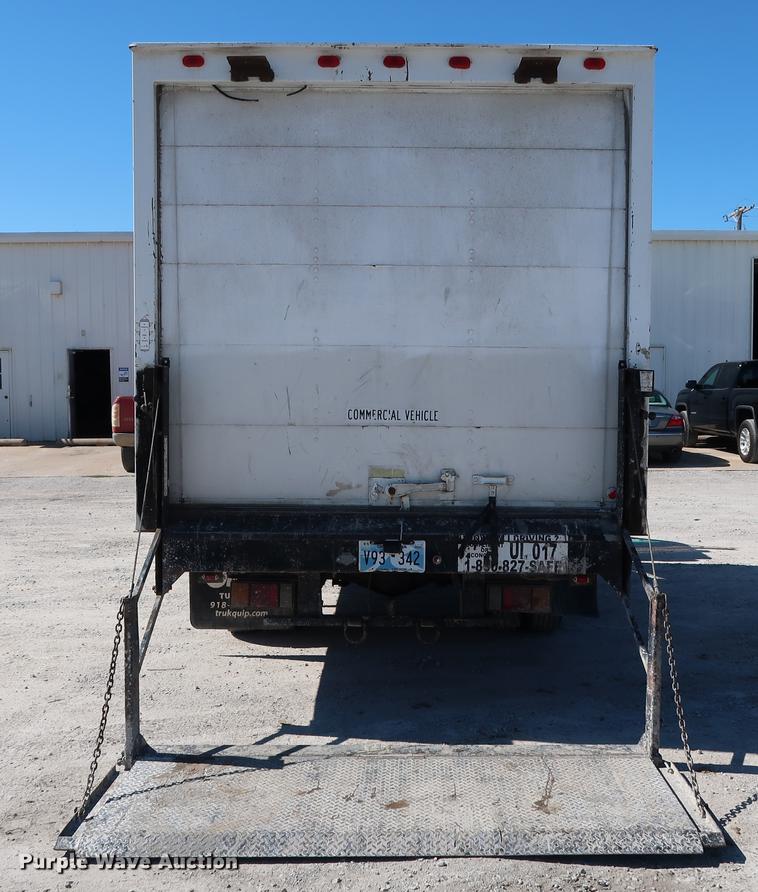 image for item DD5330 1998 Isuzu NPR box truck