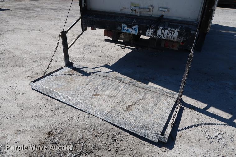 image for item DD5330 1998 Isuzu NPR box truck