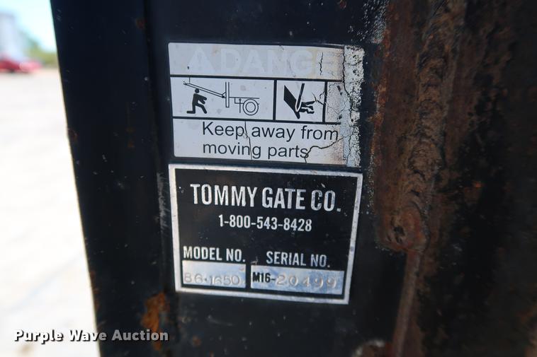 image for item DD5330 1998 Isuzu NPR box truck