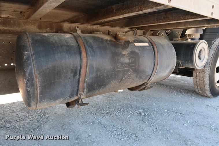 image for item DD5330 1998 Isuzu NPR box truck