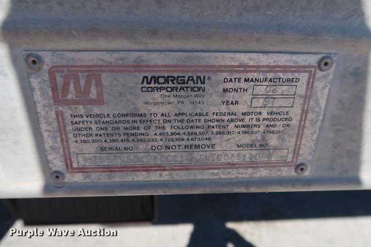 image for item DD5330 1998 Isuzu NPR box truck