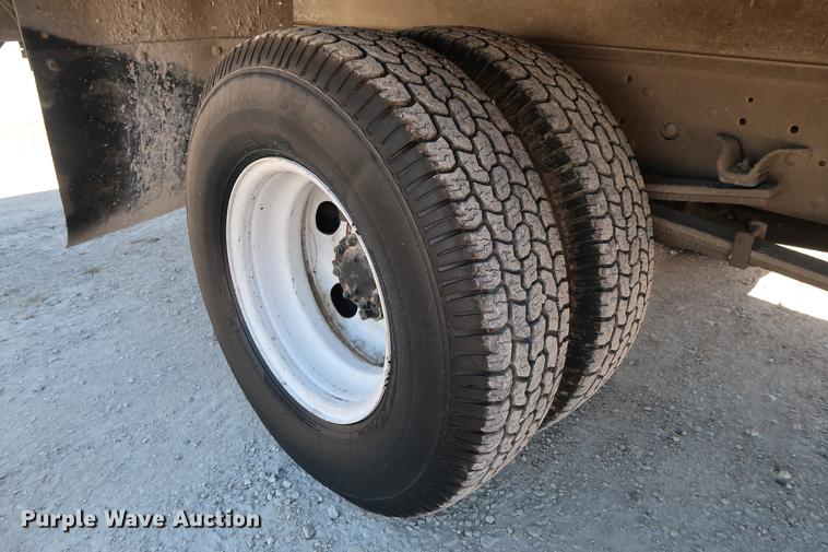 image for item DD5330 1998 Isuzu NPR box truck