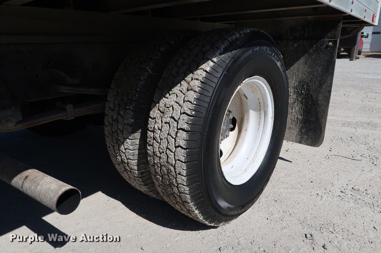 image for item DD5330 1998 Isuzu NPR box truck