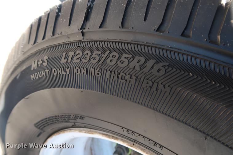 image for item DD5330 1998 Isuzu NPR box truck