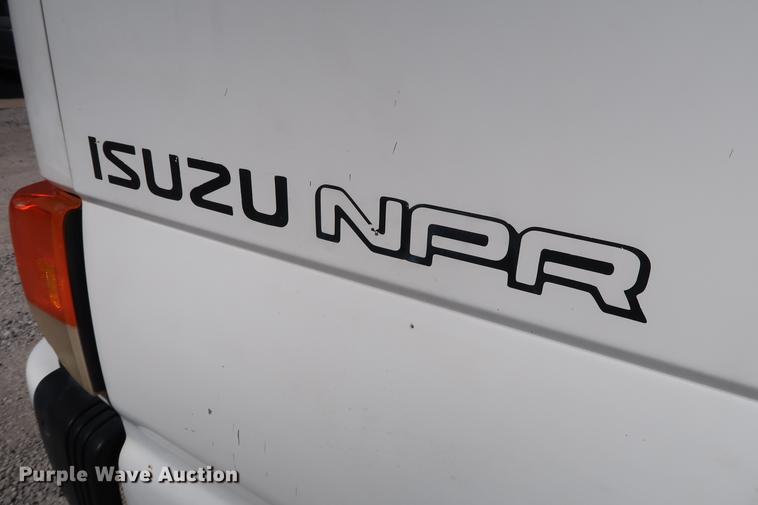 image for item DD5330 1998 Isuzu NPR box truck