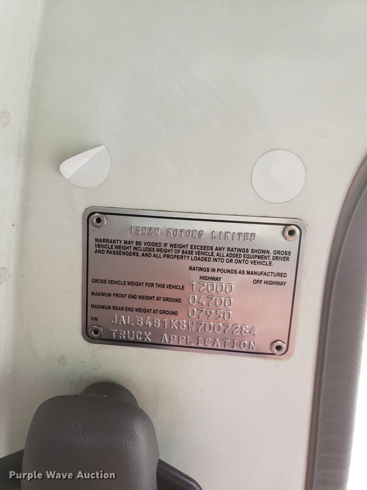 image for item DD5330 1998 Isuzu NPR box truck