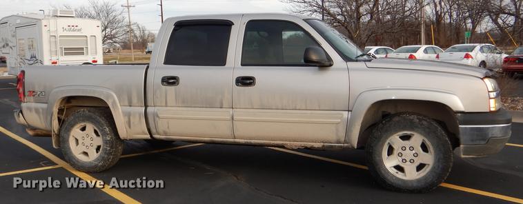 image for item DD8986 2004 Chevrolet Silverado 1500 Crew Cab pickup truck