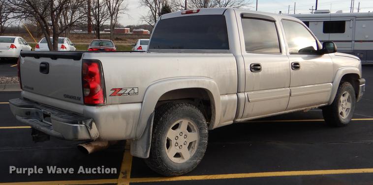 image for item DD8986 2004 Chevrolet Silverado 1500 Crew Cab pickup truck