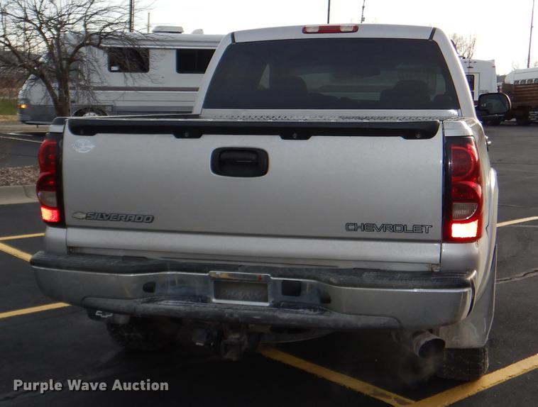 image for item DD8986 2004 Chevrolet Silverado 1500 Crew Cab pickup truck