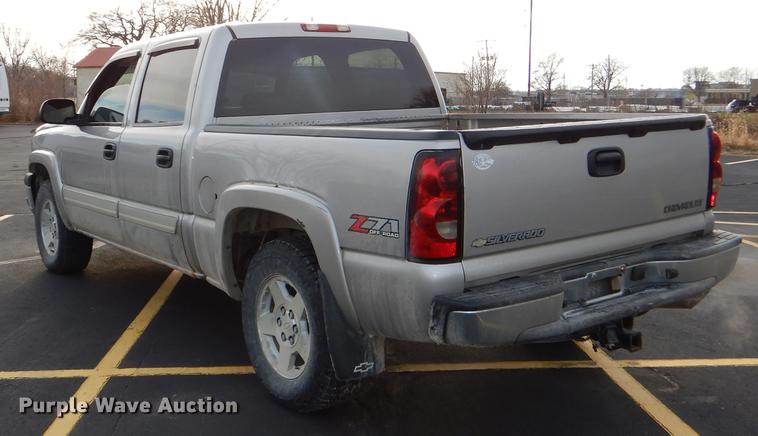 image for item DD8986 2004 Chevrolet Silverado 1500 Crew Cab pickup truck