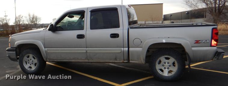 image for item DD8986 2004 Chevrolet Silverado 1500 Crew Cab pickup truck