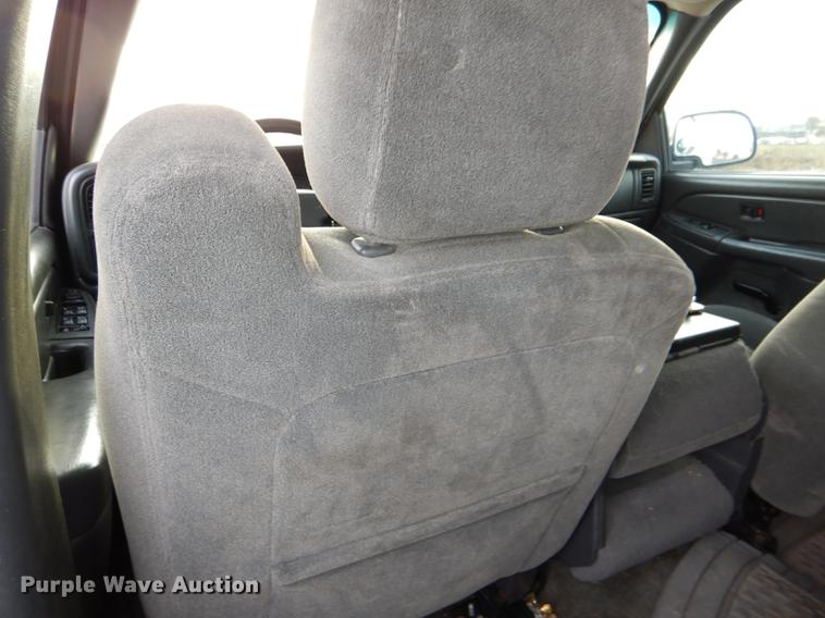 image for item DD8986 2004 Chevrolet Silverado 1500 Crew Cab pickup truck