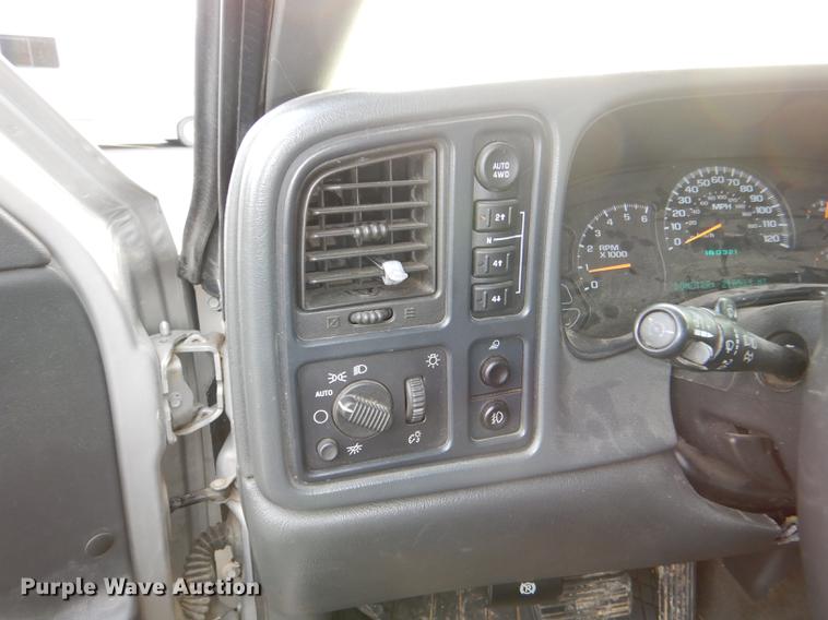 image for item DD8986 2004 Chevrolet Silverado 1500 Crew Cab pickup truck