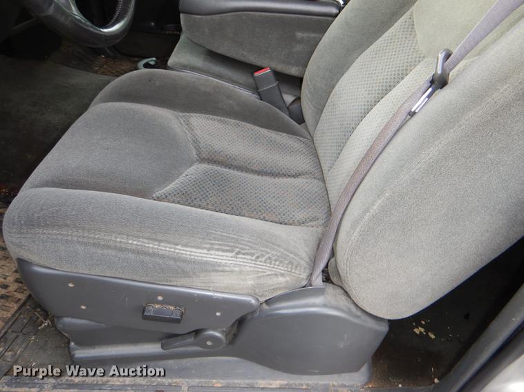 image for item DD8986 2004 Chevrolet Silverado 1500 Crew Cab pickup truck