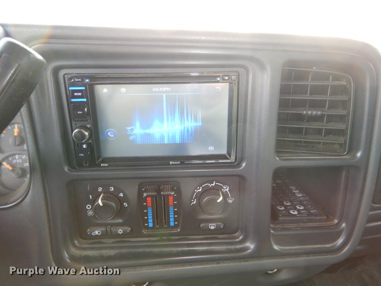 image for item DD8986 2004 Chevrolet Silverado 1500 Crew Cab pickup truck