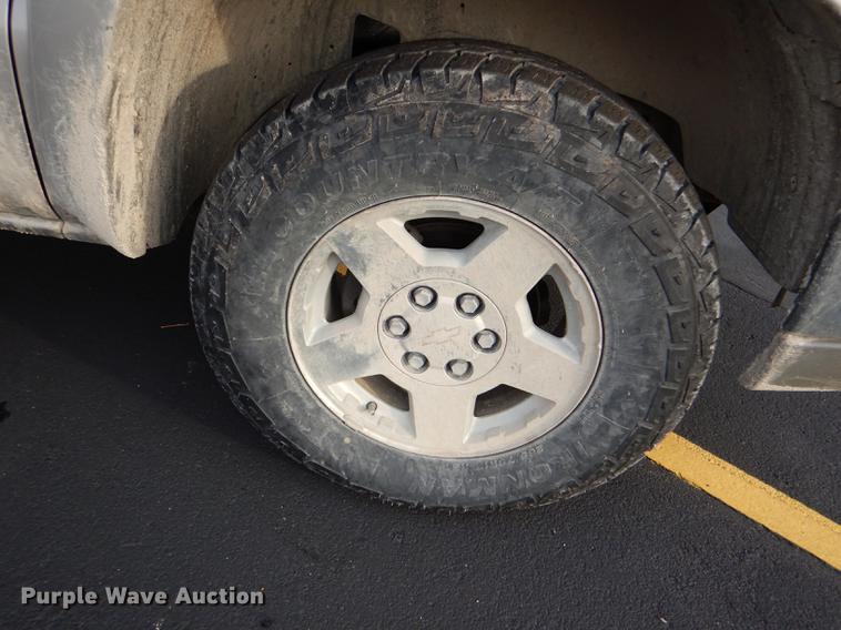 image for item DD8986 2004 Chevrolet Silverado 1500 Crew Cab pickup truck