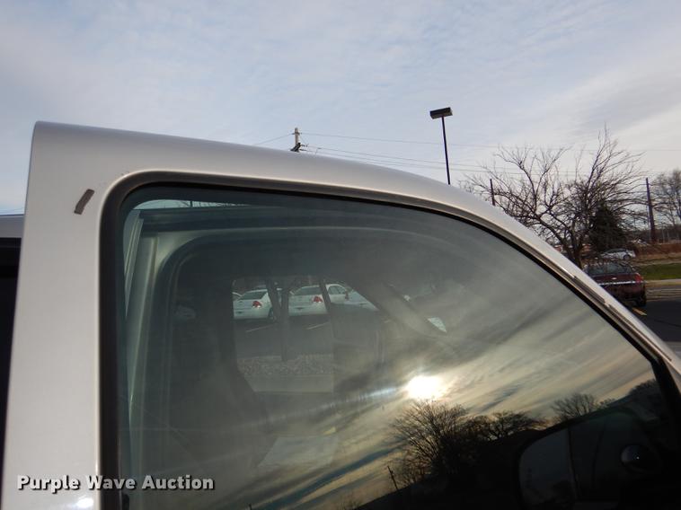 image for item DD8986 2004 Chevrolet Silverado 1500 Crew Cab pickup truck