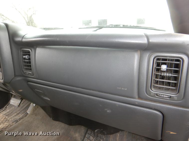 image for item DD8986 2004 Chevrolet Silverado 1500 Crew Cab pickup truck