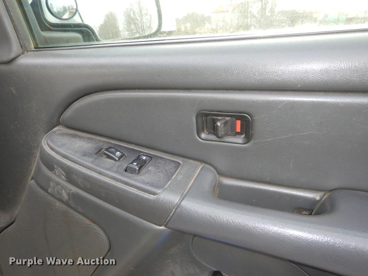 image for item DD8986 2004 Chevrolet Silverado 1500 Crew Cab pickup truck