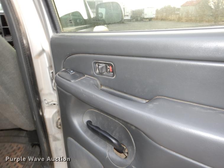 image for item DD8986 2004 Chevrolet Silverado 1500 Crew Cab pickup truck