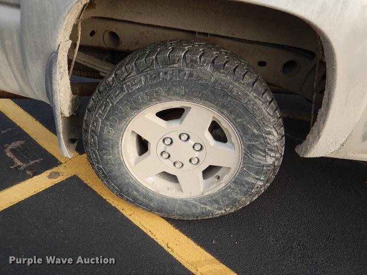 image for item DD8986 2004 Chevrolet Silverado 1500 Crew Cab pickup truck