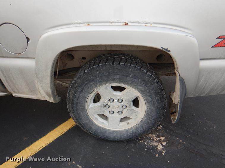 image for item DD8986 2004 Chevrolet Silverado 1500 Crew Cab pickup truck