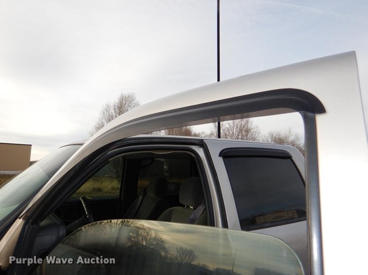 image for item DD8986 2004 Chevrolet Silverado 1500 Crew Cab pickup truck