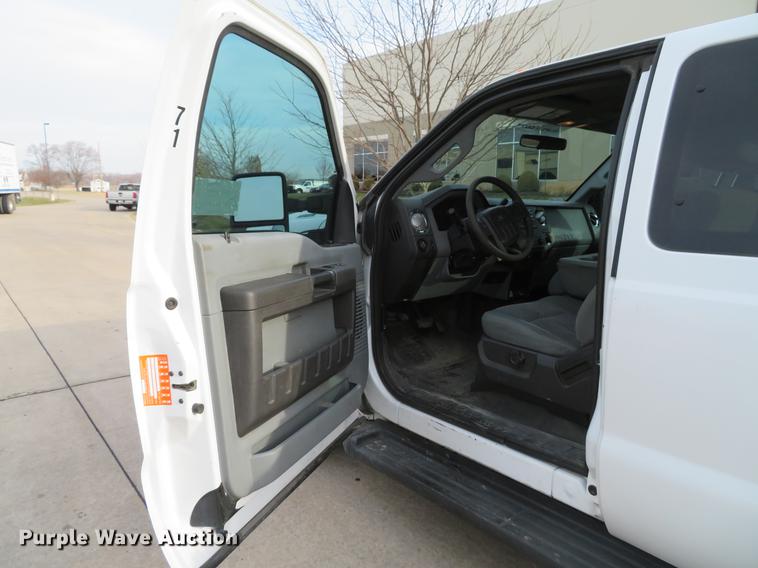 image for item DE4965 2012 Ford F350 Super Duty XLT SuperCab pickup truck