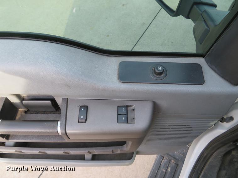 image for item DE4965 2012 Ford F350 Super Duty XLT SuperCab pickup truck