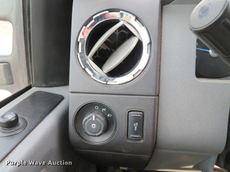 image for item DE4965 2012 Ford F350 Super Duty XLT SuperCab pickup truck