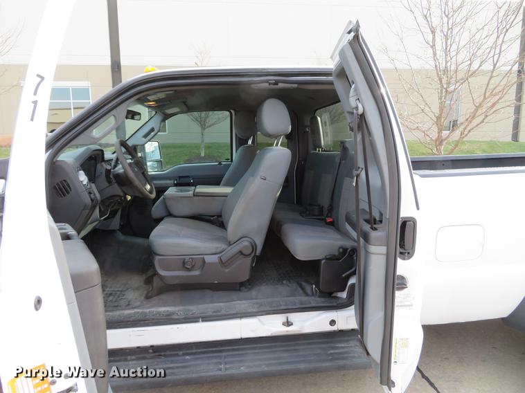 image for item DE4965 2012 Ford F350 Super Duty XLT SuperCab pickup truck