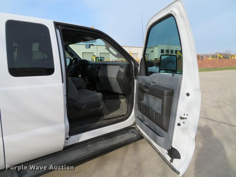 image for item DE4965 2012 Ford F350 Super Duty XLT SuperCab pickup truck
