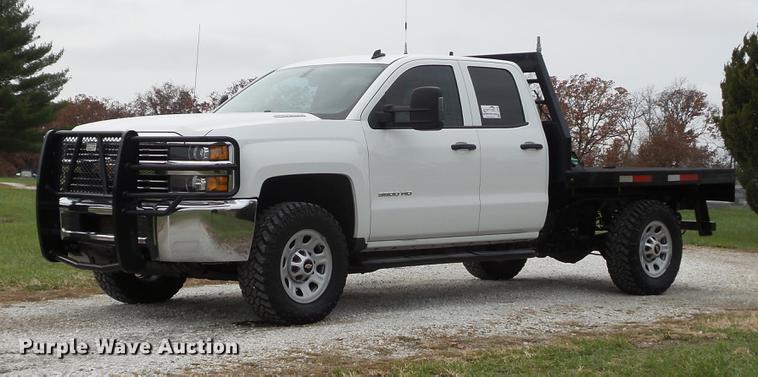 image for item DE4968 2015 Chevrolet Silverado 3500HD Double Cab flatbed pickup truck