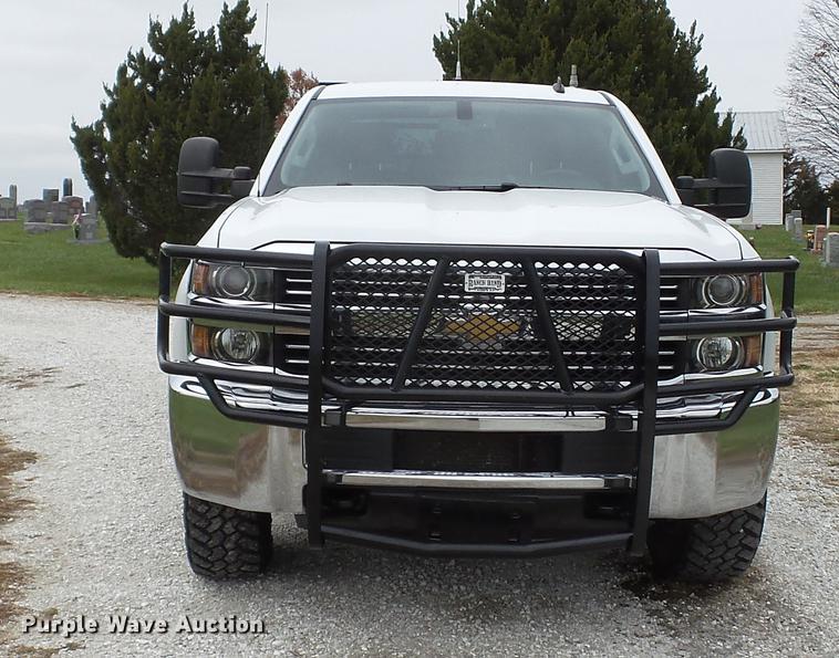 image for item DE4968 2015 Chevrolet Silverado 3500HD Double Cab flatbed pickup truck