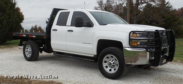 image for item DE4968 2015 Chevrolet Silverado 3500HD Double Cab flatbed pickup truck
