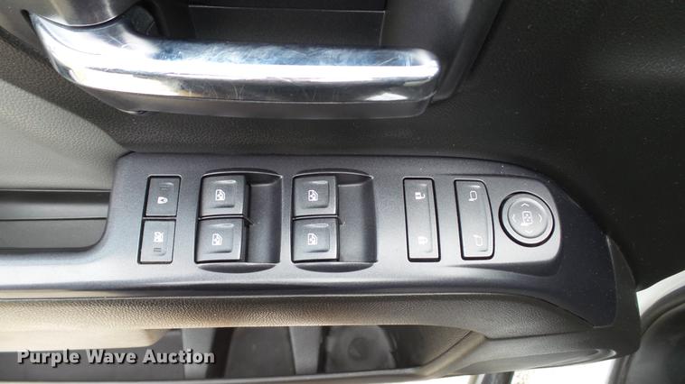 image for item DE4968 2015 Chevrolet Silverado 3500HD Double Cab flatbed pickup truck