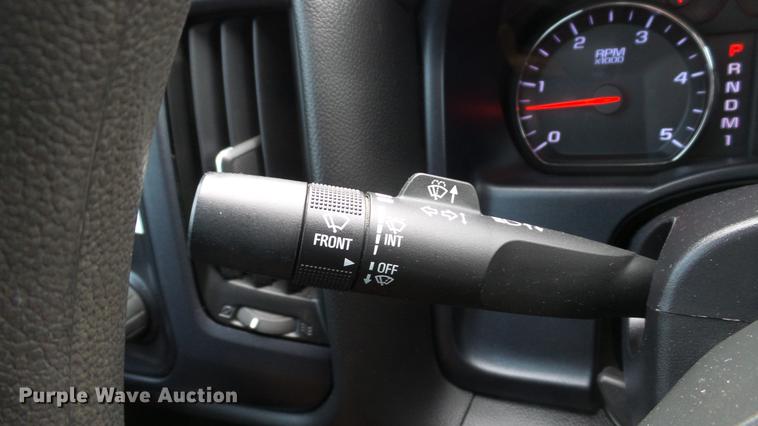 image for item DE4968 2015 Chevrolet Silverado 3500HD Double Cab flatbed pickup truck