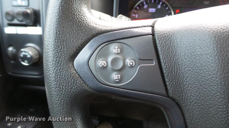 image for item DE4968 2015 Chevrolet Silverado 3500HD Double Cab flatbed pickup truck