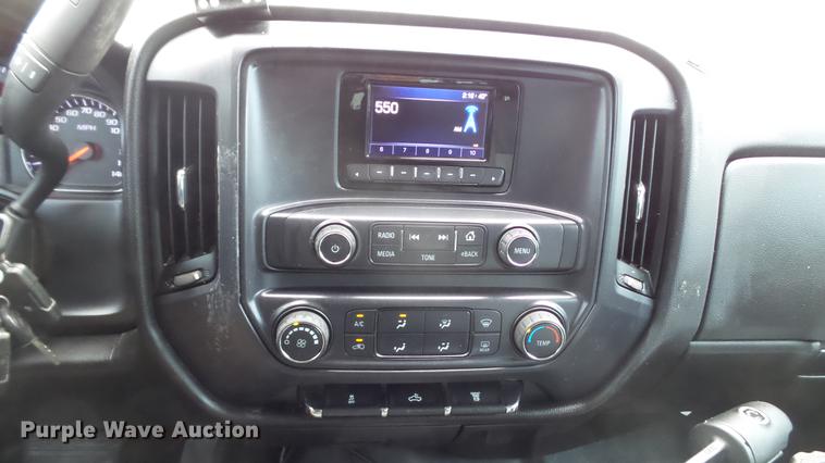 image for item DE4968 2015 Chevrolet Silverado 3500HD Double Cab flatbed pickup truck