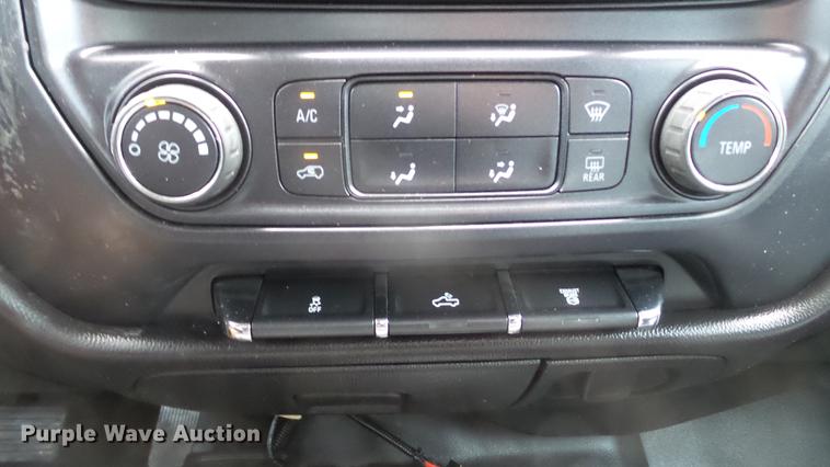 image for item DE4968 2015 Chevrolet Silverado 3500HD Double Cab flatbed pickup truck