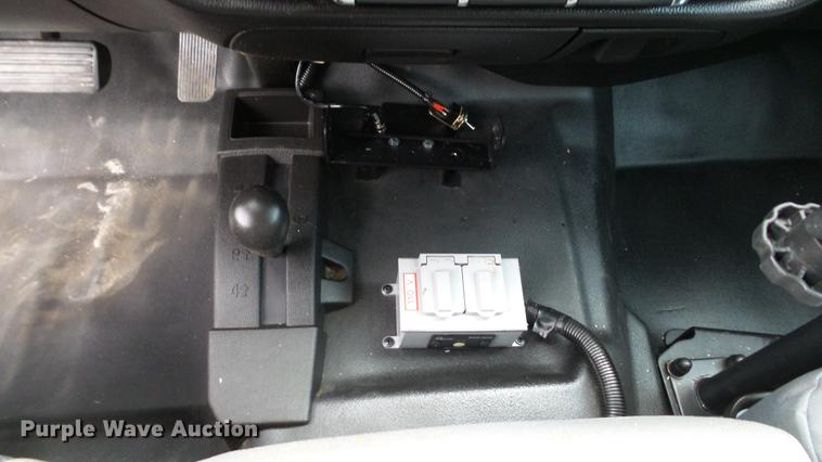 image for item DE4968 2015 Chevrolet Silverado 3500HD Double Cab flatbed pickup truck