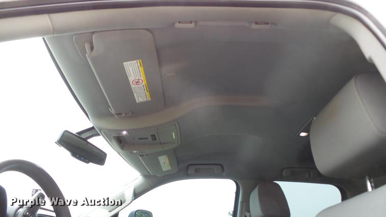 image for item DE4968 2015 Chevrolet Silverado 3500HD Double Cab flatbed pickup truck