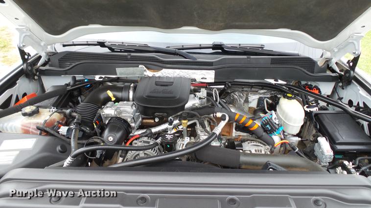 image for item DE4968 2015 Chevrolet Silverado 3500HD Double Cab flatbed pickup truck