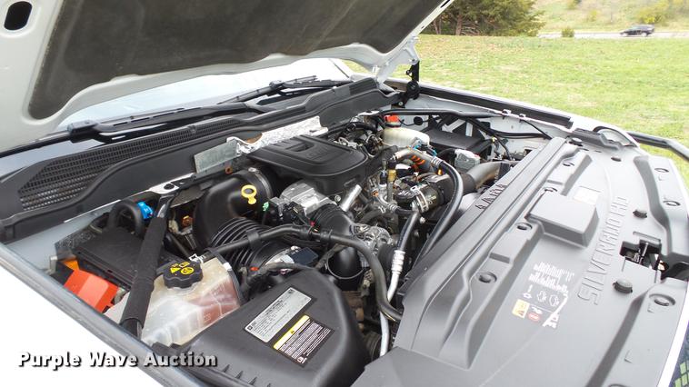 image for item DE4968 2015 Chevrolet Silverado 3500HD Double Cab flatbed pickup truck