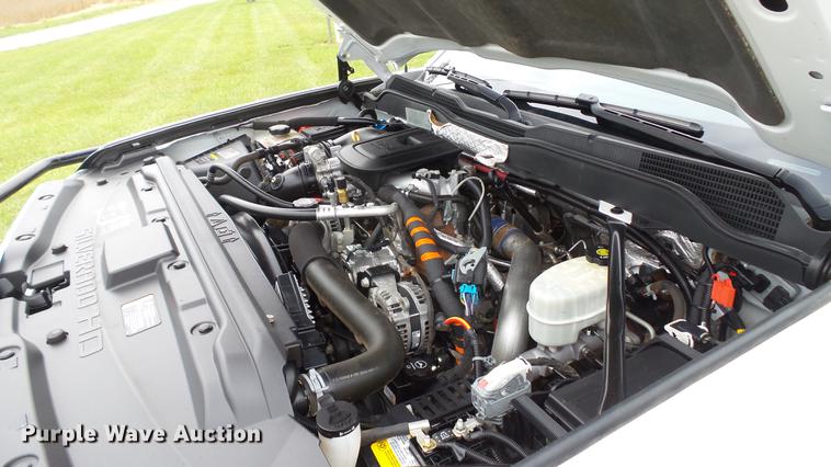 image for item DE4968 2015 Chevrolet Silverado 3500HD Double Cab flatbed pickup truck