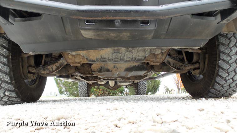 image for item DE4968 2015 Chevrolet Silverado 3500HD Double Cab flatbed pickup truck