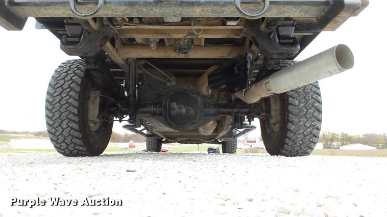 image for item DE4968 2015 Chevrolet Silverado 3500HD Double Cab flatbed pickup truck